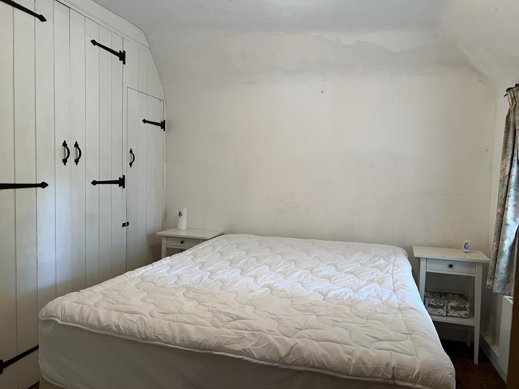 Lot: 138 - TWO-BEDROOM THATCHED COTTAGE FOR OCCUPATION OR INVESTMENT - Bedroom with built in storage